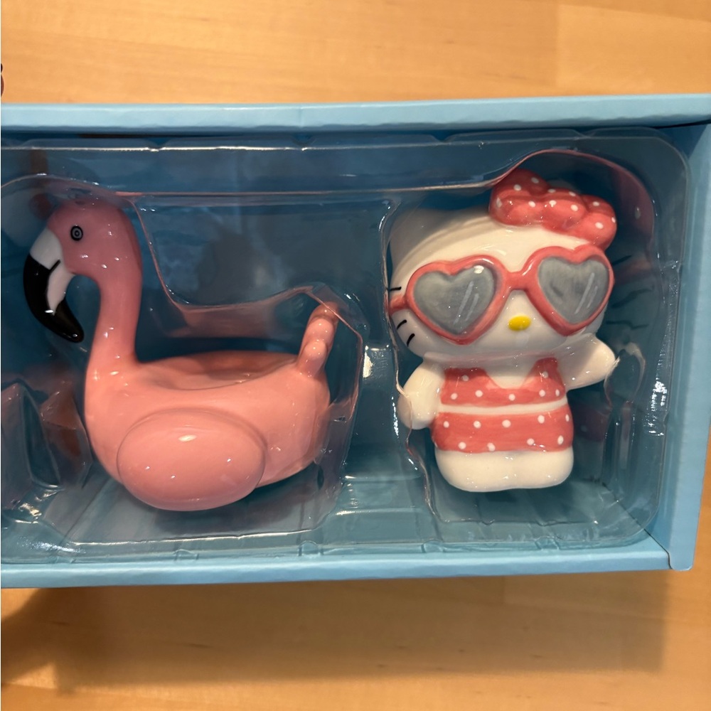 NWT Hello Kitty Ceramic Salt & Pepper Shakers Blue Sky Pink Flamingo Summer